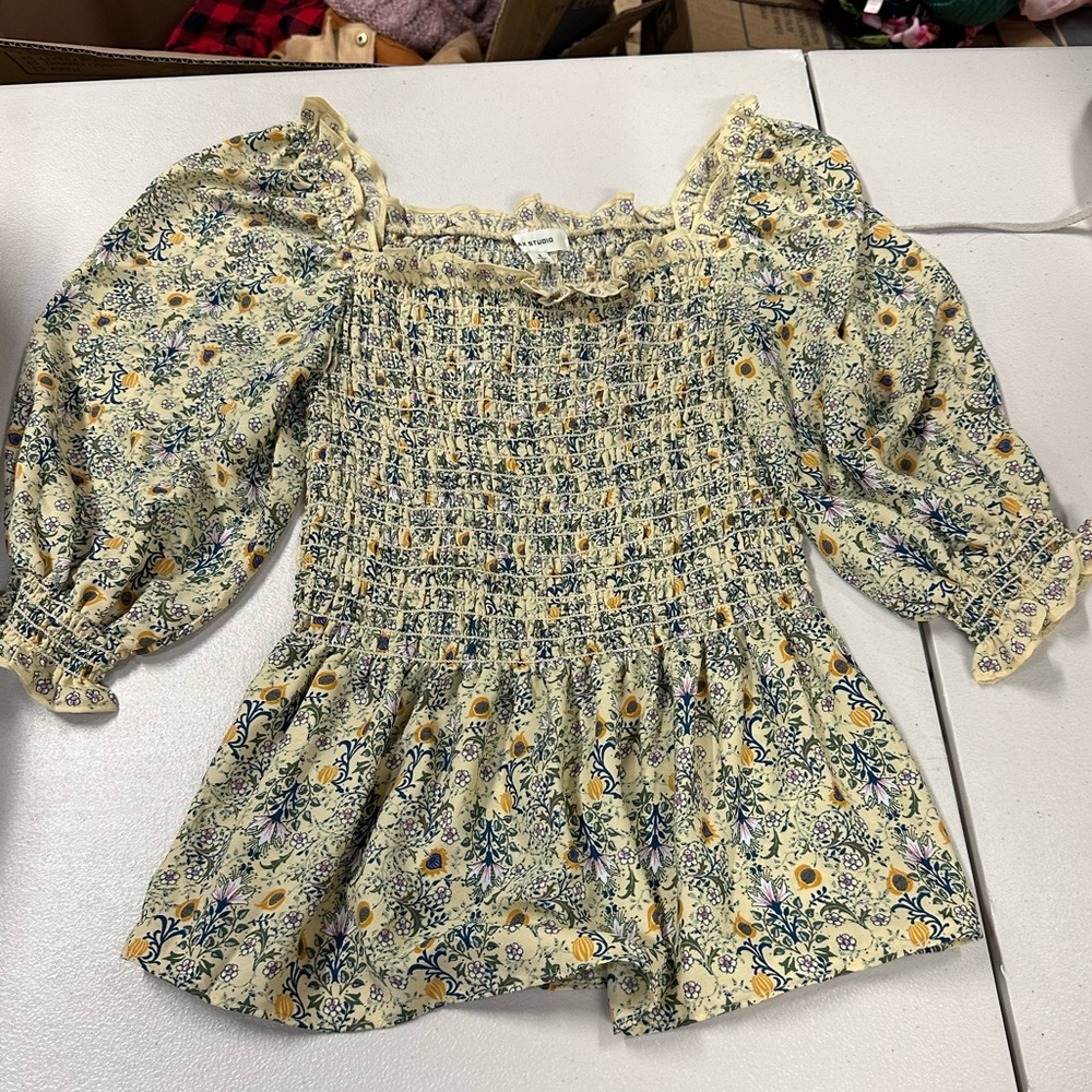 Floral half sleeve ruched top